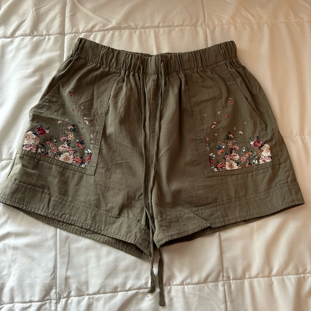 Floral drawstring shorts